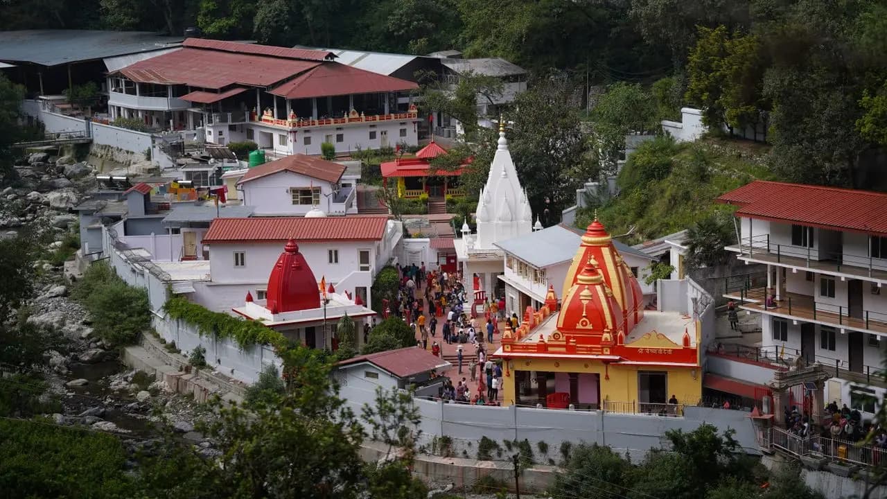 Nainital to Kainchi Dham distance route with scenic view of Kainchi Dham temple in Uttarakhand.