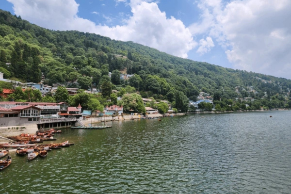 A scenic photo of Nainital Lake.