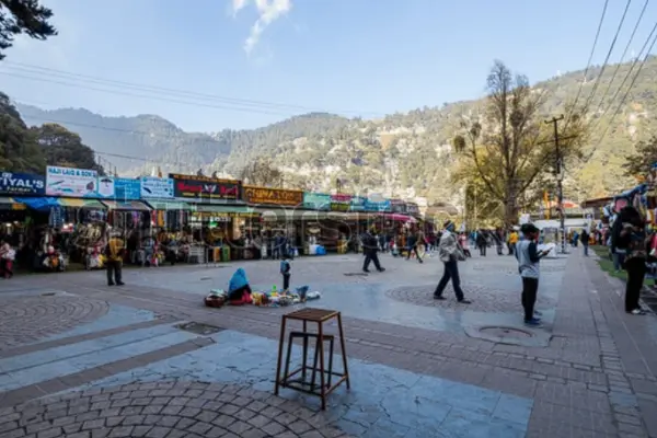 Photo of Tibetan crafts and jewelry stalls.